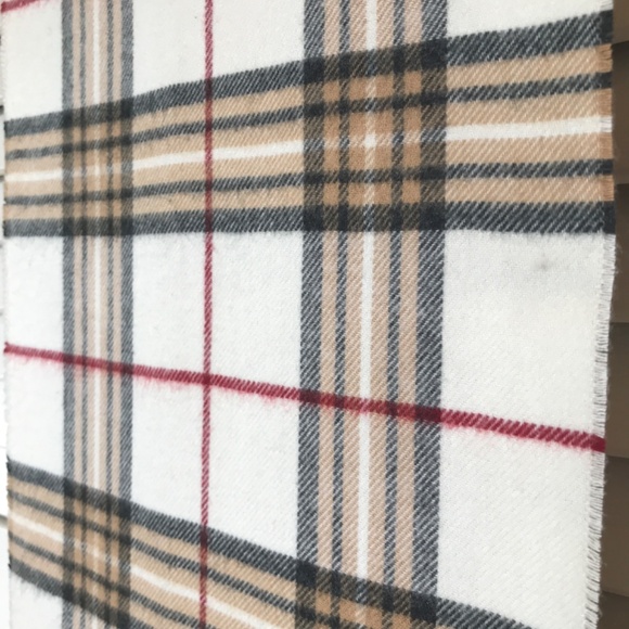 White Plaid Scarf- Real Fur Pom Poms! EUC 3/$19 - Picture 9 of 12